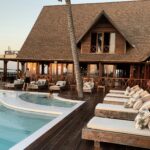 photo 1566073771259 6a8506099945